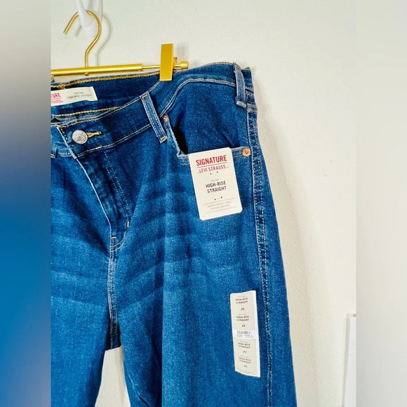 NWT Levi's Signature Heritage High Rise Straight Dark Wash Womens Blue Jeans 22 - Picture 4 of 9